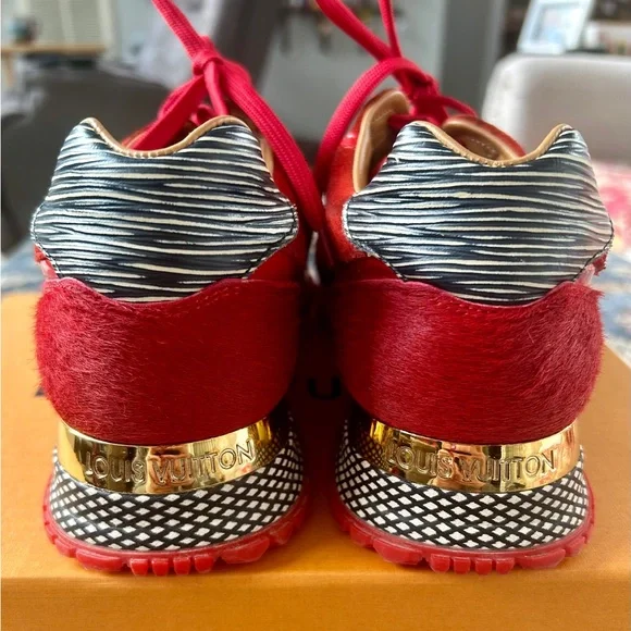 Louis Vuitton Sneakers - Picture 2 of 4